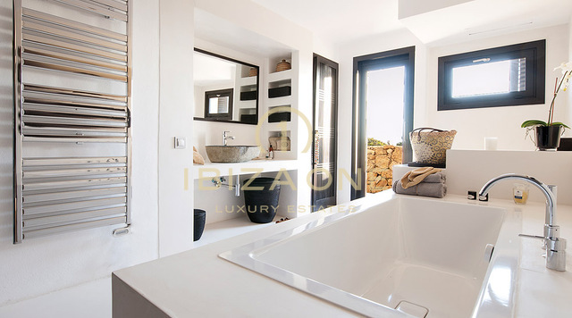 Luxuriöse Villa in erster Meereslinie zu verkaufen, Ibiza - Luxuriöse Villa in erster Meereslinie zu verkaufen, Ibiza - Luxuriöse Immobilie am Wasser zu verkaufen, Ibiza - Luxuriöse Villa in erster Meereslinie zu vermieten, Ibiza - Luxuriöse Villa in erster Meereslinie zu vermieten, Ibiza - Luxuriöse Immobilie am Wasser zu vermieten, Ibiza