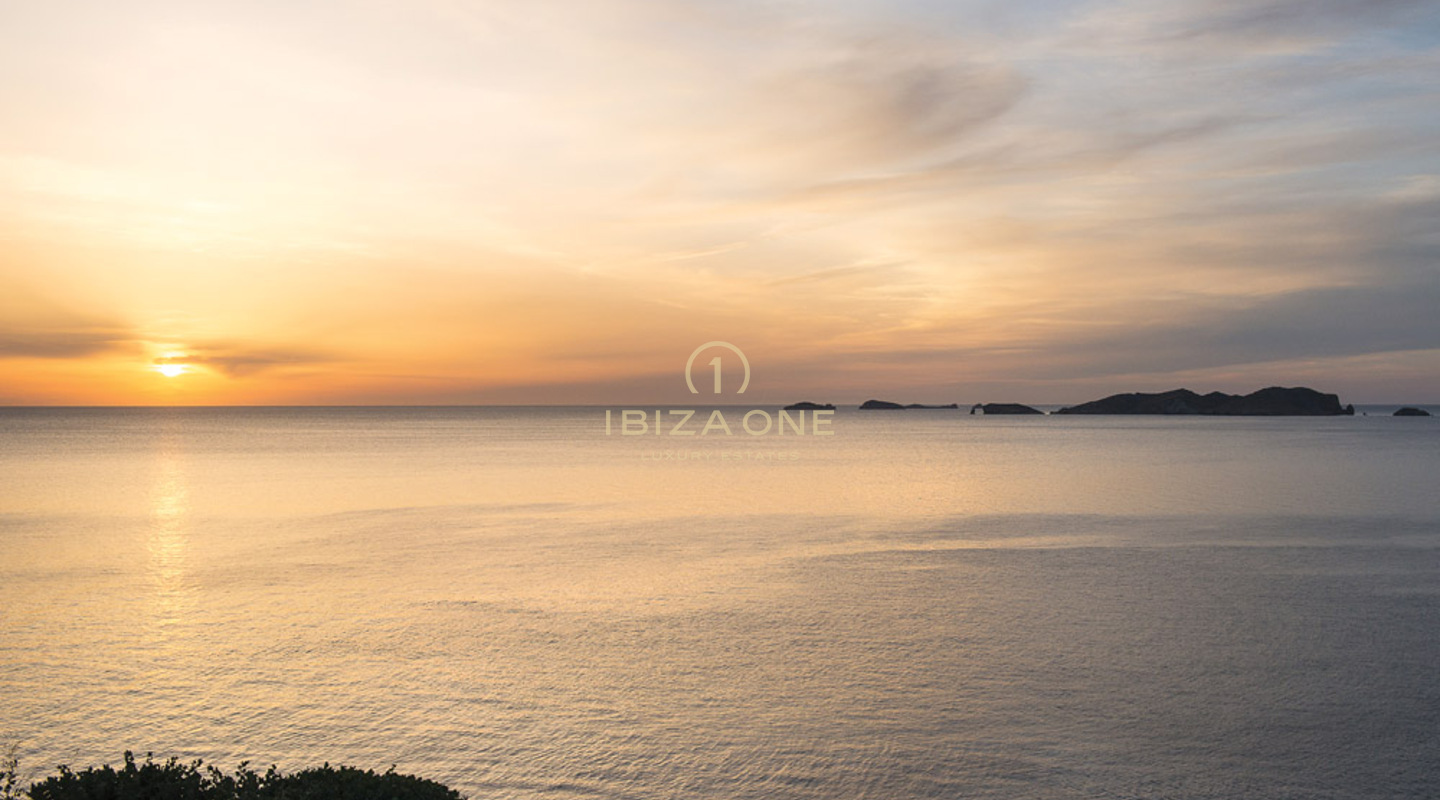 Villa de lujo en primera línea de mar en venta, Ibiza - Villa de lujo en primera línea de mar en venta, Ibiza - Propiedad de lujo frente al mar en venta, Ibiza - Villa de lujo en primera línea de mar en alquiler, Ibiza - Villa de lujo en primera línea de mar en alquiler, Ibiza - Propiedad de lujo frente al mar en alquiler, Ibiza