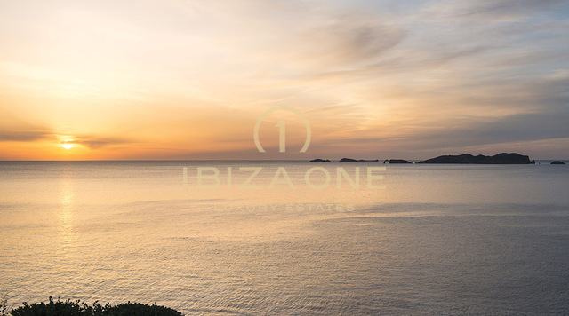 Luxe villa aan zee te koop, Ibiza - luxe villa aan zee te koop, Ibiza - luxe woning aan het water te koop, Ibiza - Luxe villa aan zee te huur, Ibiza - luxe villa aan zee te huur, Ibiza - luxe woning aan zee te huur, Ibiza