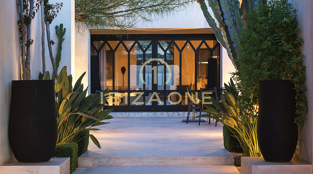 Luxe villa aan zee te koop, Ibiza - luxe villa aan zee te koop, Ibiza - luxe woning aan het water te koop, Ibiza - Luxe villa aan zee te huur, Ibiza - luxe villa aan zee te huur, Ibiza - luxe woning aan zee te huur, Ibiza