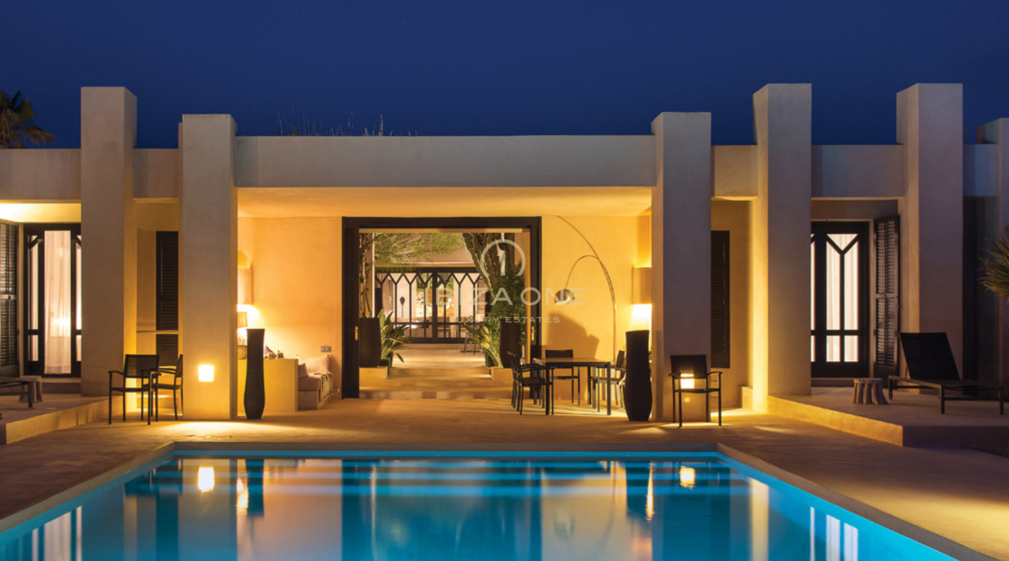 Luxe villa aan zee te koop, Ibiza - luxe villa aan zee te koop, Ibiza - luxe woning aan het water te koop, Ibiza - Luxe villa aan zee te huur, Ibiza - luxe villa aan zee te huur, Ibiza - luxe woning aan zee te huur, Ibiza