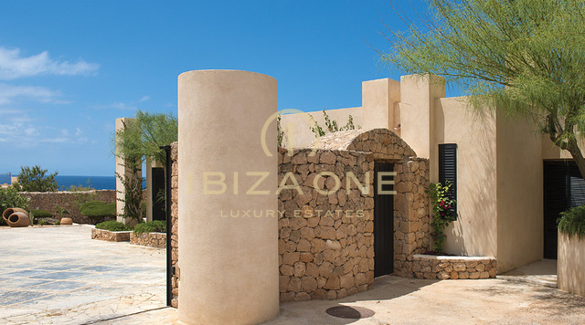 Luxuriöse Villa in erster Meereslinie zu verkaufen, Ibiza - Luxuriöse Villa in erster Meereslinie zu verkaufen, Ibiza - Luxuriöse Immobilie am Wasser zu verkaufen, Ibiza - Luxuriöse Villa in erster Meereslinie zu vermieten, Ibiza - Luxuriöse Villa in erster Meereslinie zu vermieten, Ibiza - Luxuriöse Immobilie am Wasser zu vermieten, Ibiza
