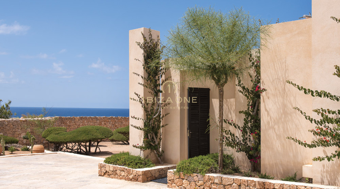 Villa de lujo en primera línea de mar en venta, Ibiza - Villa de lujo en primera línea de mar en venta, Ibiza - Propiedad de lujo frente al mar en venta, Ibiza - Villa de lujo en primera línea de mar en alquiler, Ibiza - Villa de lujo en primera línea de mar en alquiler, Ibiza - Propiedad de lujo frente al mar en alquiler, Ibiza