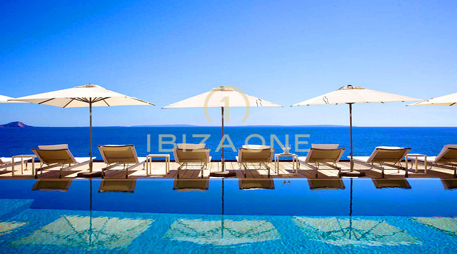 Luxuriöses Anwesen in erster Meereslinie mit Zugang zum Privatstrand und Bootssteg – erste Meereslinie – Villa am Wasser zu vermieten, Ibiza