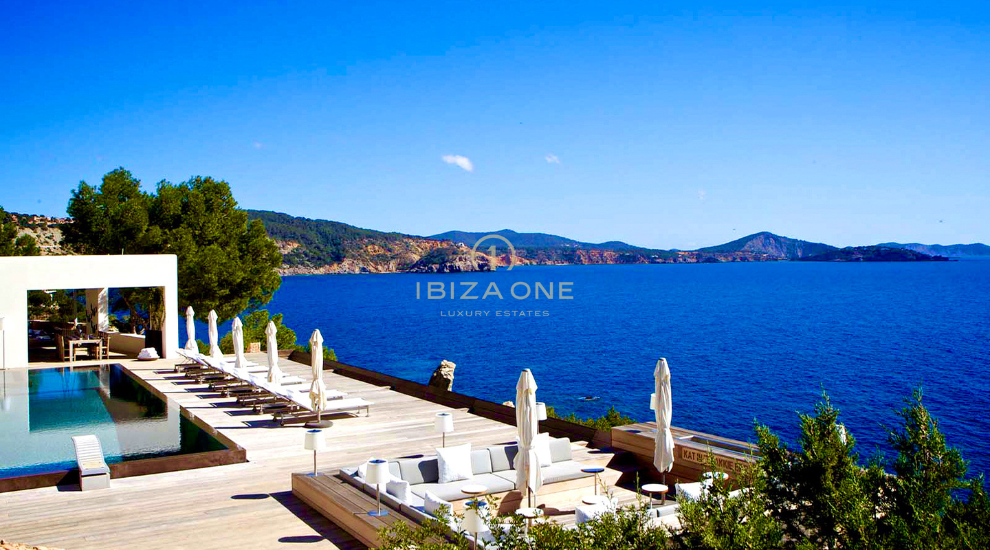Propriété de luxe en première ligne avec accès à la plage privée et au quai pour bateaux - première ligne de mer - villa en bord de mer à louer, Ibiza