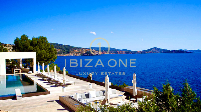 Luxe frontlinie woning met toegang tot het privéstrand en aanlegsteiger - eerste lijn zee - villa aan het water te huur, Ibiza
