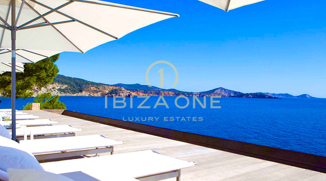 Propriété de luxe en première ligne avec accès à la plage privée et au quai pour bateaux - première ligne de mer - villa en bord de mer à louer, Ibiza