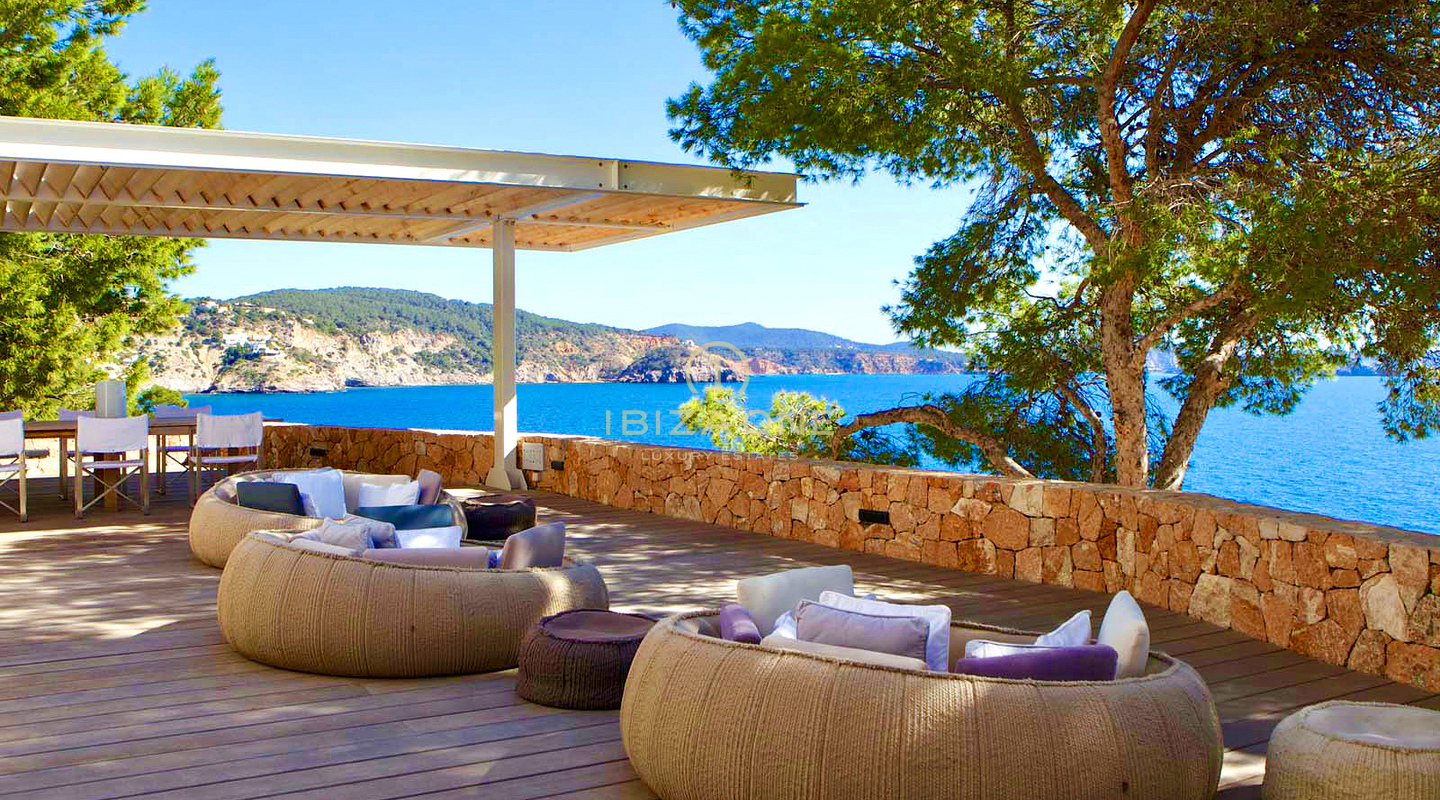 Propriété de luxe en première ligne avec accès à la plage privée et au quai pour bateaux - première ligne de mer - villa en bord de mer à louer, Ibiza