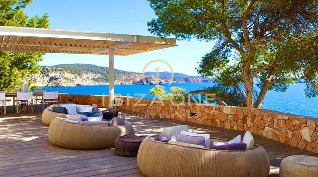 Proprietà di lusso in prima linea con accesso alla spiaggia privata e al molo per barche - prima linea sul mare - villa sul lungomare in affitto, Ibiza