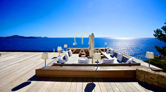 Luxuriöses Anwesen in erster Meereslinie mit Zugang zum Privatstrand und Bootssteg – erste Meereslinie – Villa am Wasser zu vermieten, Ibiza