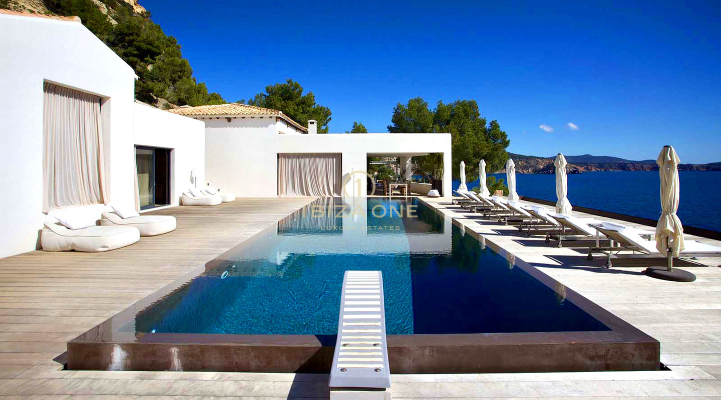 Luxury frontline property with access to the private beach and boat dock - first line sea - waterfront villa for rent, Ibiza