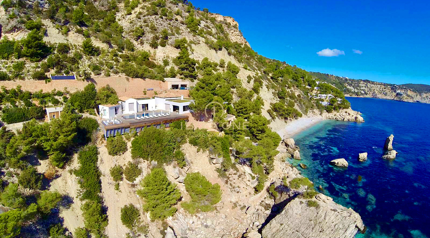 Ultra-Luxus-Anwesen direkt am Wasser mit Privatstrand, Yacht und 200 Metern Küstenlinie – Es Cubells zu vermieten, Ibiza