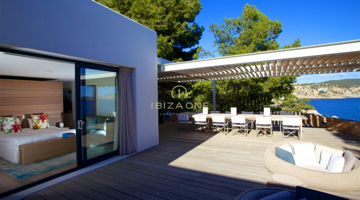 Propiedad de lujo en primera línea con acceso a la playa privada y muelle de barcos - primera línea de mar - villa frente al mar en alquiler, Ibiza