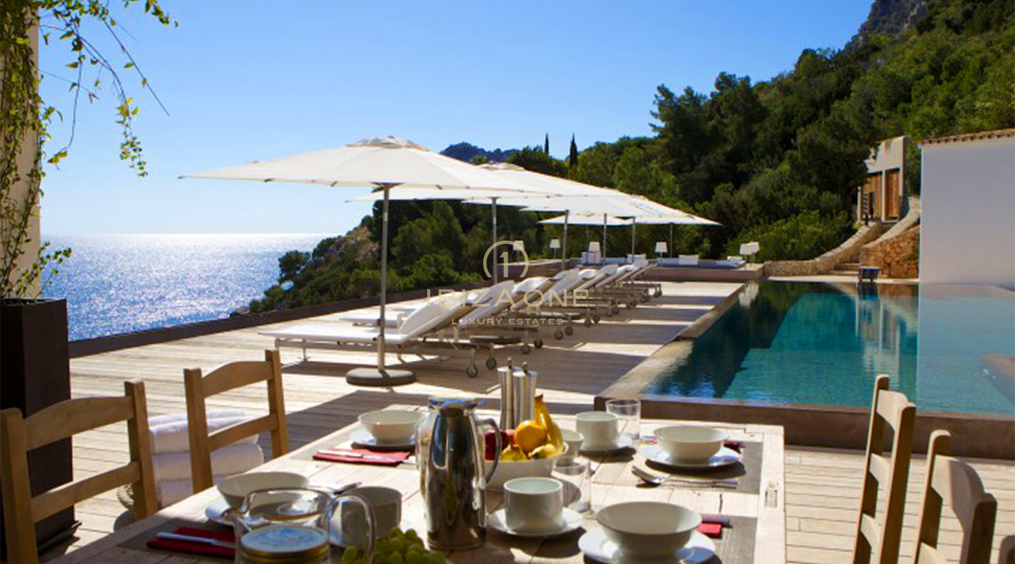 Propriété de luxe en première ligne avec accès à la plage privée et au quai pour bateaux - première ligne de mer - villa en bord de mer à louer, Ibiza