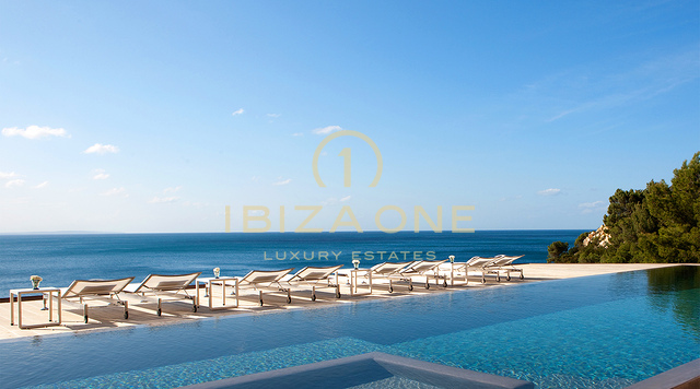 Luxury frontline property with access to the private beach and boat dock - first line sea - waterfront villa for rent, Ibiza