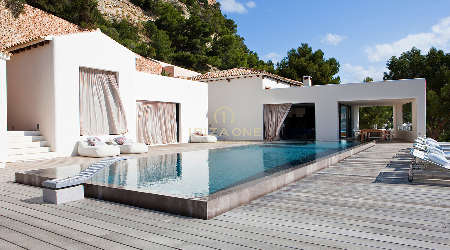 Proprietà di lusso in prima linea con accesso alla spiaggia privata e al molo per barche - prima linea sul mare - villa sul lungomare in affitto, Ibiza