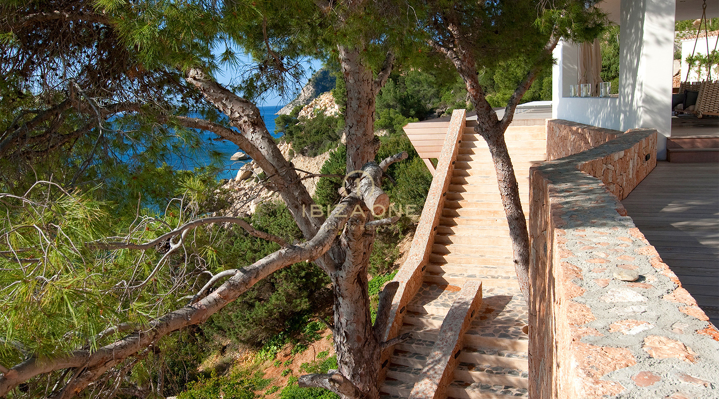 Propiedad de lujo en primera línea con acceso a la playa privada y muelle de barcos - primera línea de mar - villa frente al mar en alquiler, Ibiza