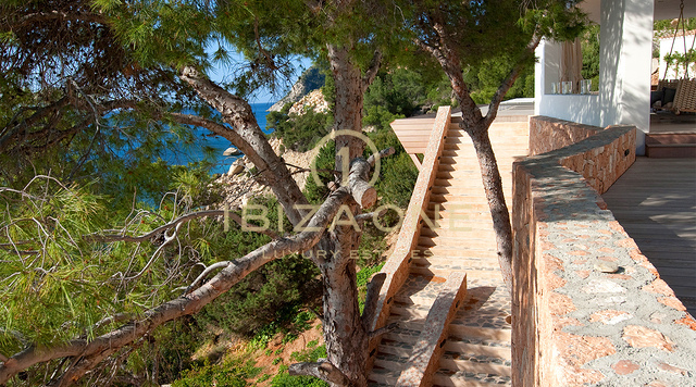 Luxe frontlinie woning met toegang tot het privéstrand en aanlegsteiger - eerste lijn zee - villa aan het water te huur, Ibiza
