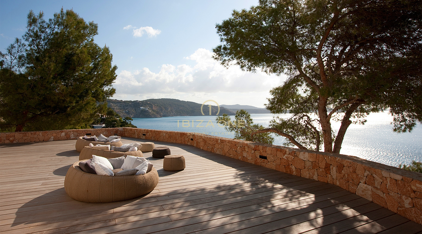 Propiedad de lujo en primera línea con acceso a la playa privada y muelle de barcos - primera línea de mar - villa frente al mar en alquiler, Ibiza