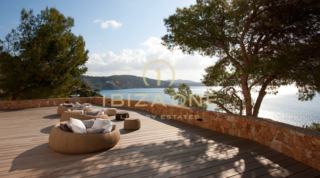 Propriété de luxe en première ligne avec accès à la plage privée et au quai pour bateaux - première ligne de mer - villa en bord de mer à louer, Ibiza