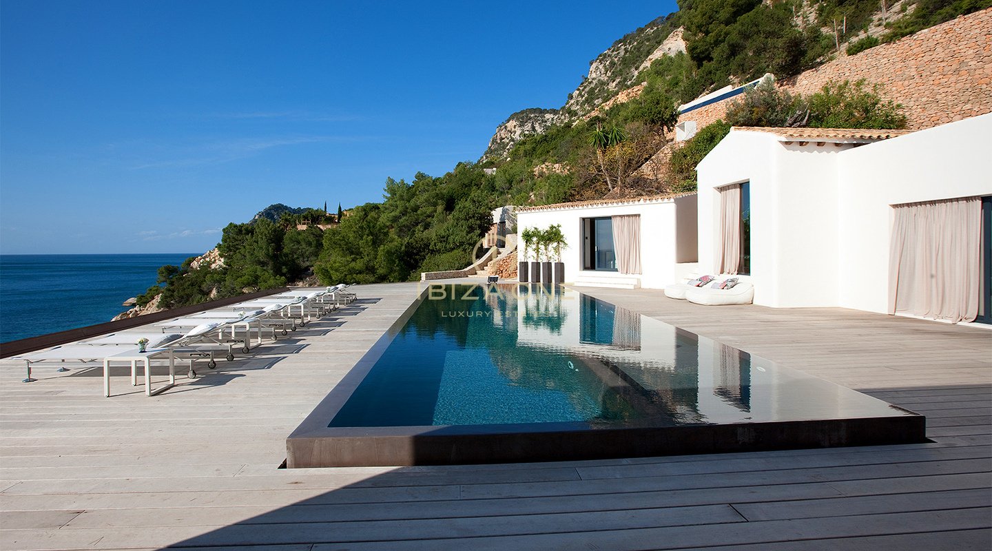 Proprietà di lusso in prima linea con accesso alla spiaggia privata e al molo per barche - prima linea sul mare - villa sul lungomare in affitto, Ibiza