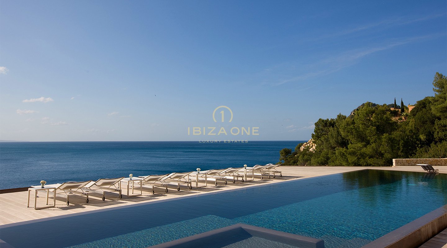 Propriété de luxe en première ligne avec accès à la plage privée et au quai pour bateaux - première ligne de mer - villa en bord de mer à louer, Ibiza