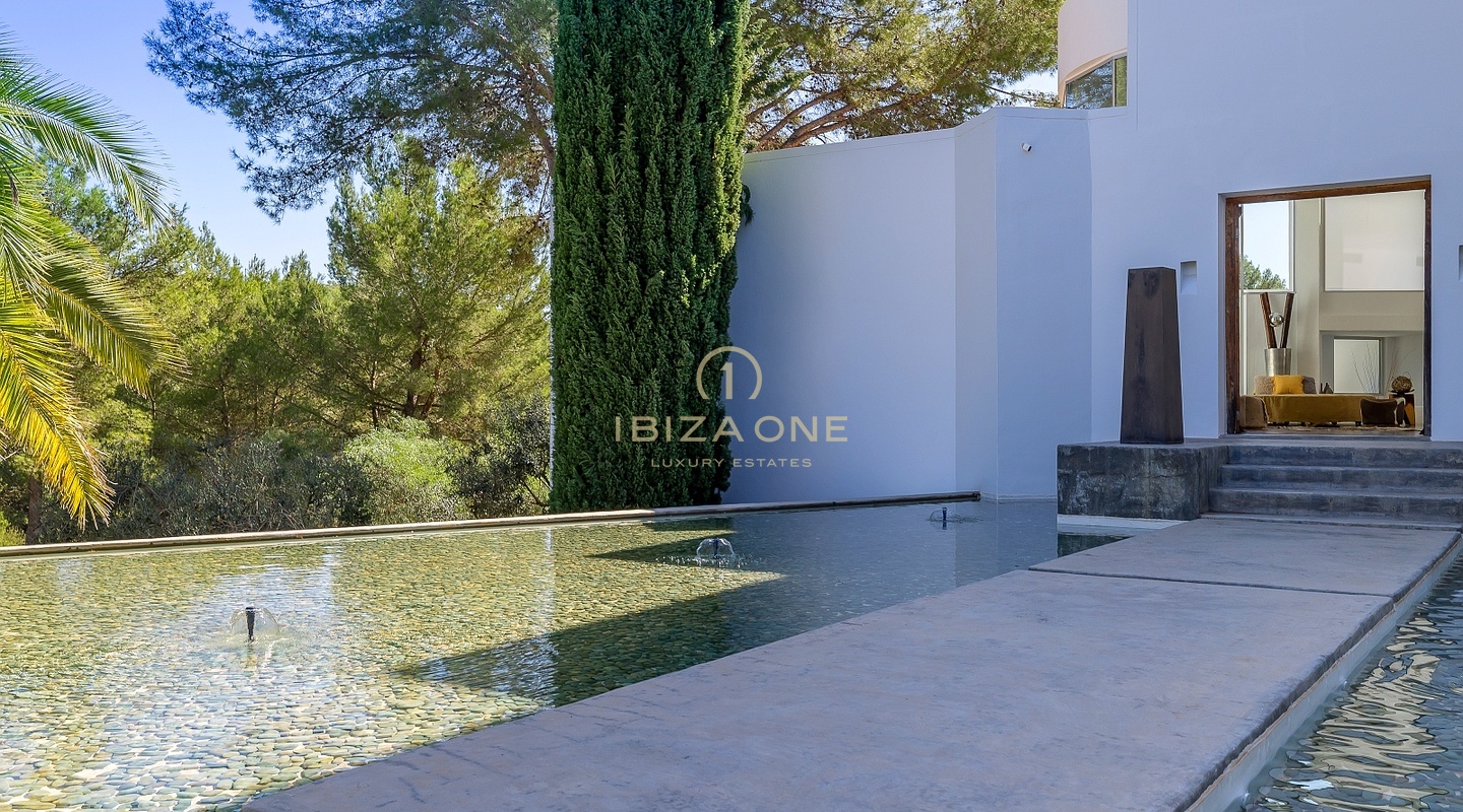 Exclusiva villa de diseño de lujo en venta con pista de tenis privada, enorme piscina al aire libre y piscina cubierta, Ibiza - Exclusiva villa de diseño de lujo en alquiler con pista de tenis privada, enorme piscina al aire libre y piscina cubierta, Ibiza