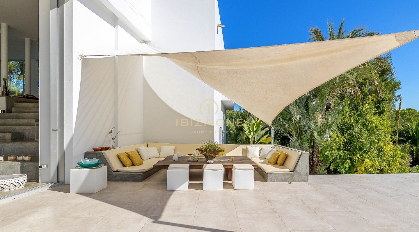 Exclusiva villa de diseño de lujo en venta con pista de tenis privada, enorme piscina al aire libre y piscina cubierta, Ibiza - Exclusiva villa de diseño de lujo en alquiler con pista de tenis privada, enorme piscina al aire libre y piscina cubierta, Ibiza