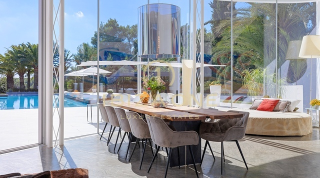 Villa de luxe exclusive à vendre avec court de tennis privé, immense piscine extérieure et piscine intérieure, Ibiza - Villa de luxe exclusive à louer avec court de tennis privé, immense piscine extérieure et piscine intérieure, Ibiza