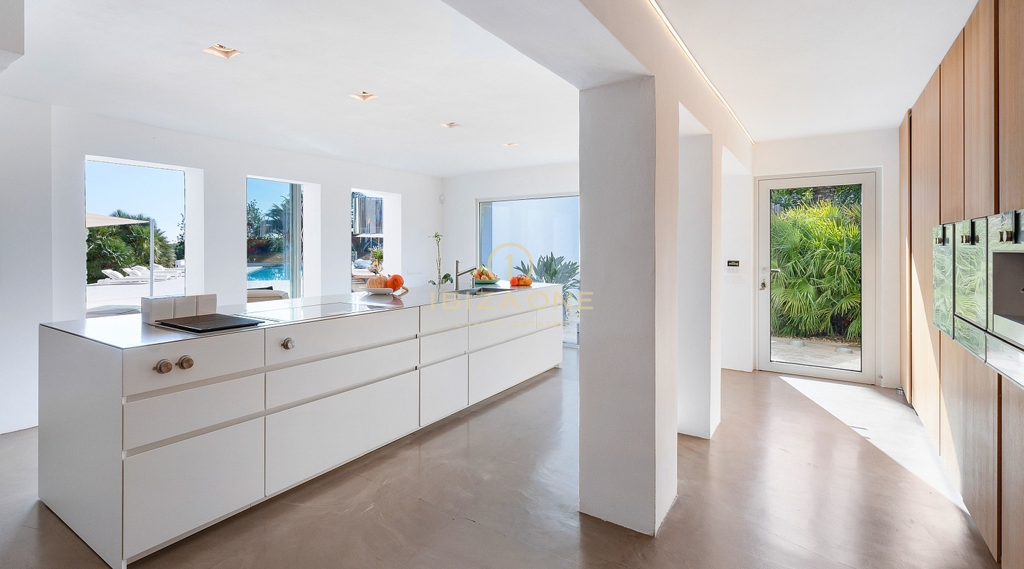 Esclusiva villa di design di lusso in vendita con campo da tennis privato, grande piscina esterna e piscina interna, Ibiza - Esclusiva villa di design di lusso in affitto con campo da tennis privato, grande piscina esterna e piscina interna, Ibiza