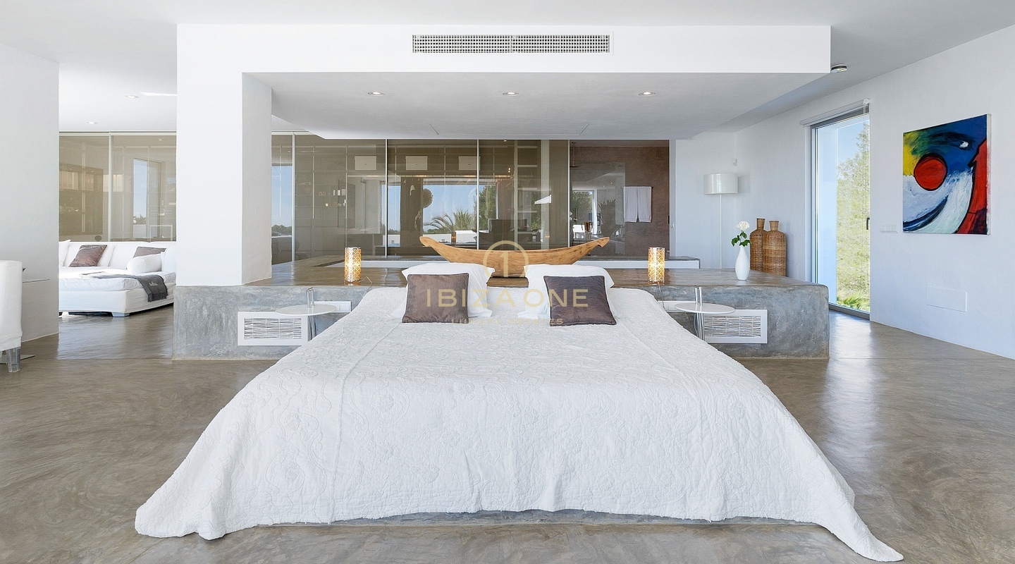 Exclusiva villa de diseño de lujo en venta con pista de tenis privada, enorme piscina al aire libre y piscina cubierta, Ibiza - Exclusiva villa de diseño de lujo en alquiler con pista de tenis privada, enorme piscina al aire libre y piscina cubierta, Ibiza