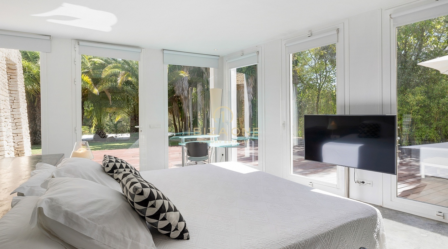 Esclusiva villa di design di lusso in vendita con campo da tennis privato, grande piscina esterna e piscina interna, Ibiza - Esclusiva villa di design di lusso in affitto con campo da tennis privato, grande piscina esterna e piscina interna, Ibiza