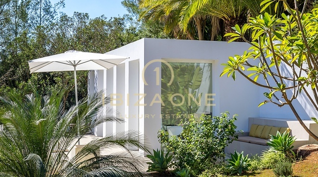 Esclusiva villa di design di lusso in vendita con campo da tennis privato, grande piscina esterna e piscina interna, Ibiza - Esclusiva villa di design di lusso in affitto con campo da tennis privato, grande piscina esterna e piscina interna, Ibiza