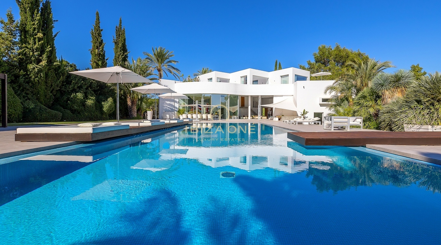 Esclusiva villa di design di lusso in vendita con campo da tennis privato, grande piscina esterna e piscina interna, Ibiza - Esclusiva villa di design di lusso in affitto con campo da tennis privato, grande piscina esterna e piscina interna, Ibiza