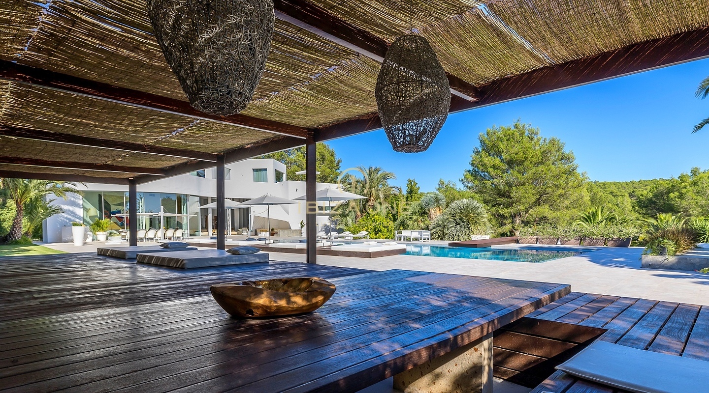 Esclusiva villa di design di lusso in vendita con campo da tennis privato, grande piscina esterna e piscina interna, Ibiza - Esclusiva villa di design di lusso in affitto con campo da tennis privato, grande piscina esterna e piscina interna, Ibiza
