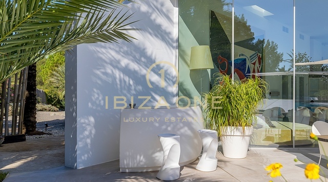Esclusiva villa di design di lusso in vendita con campo da tennis privato, grande piscina esterna e piscina interna, Ibiza - Esclusiva villa di design di lusso in affitto con campo da tennis privato, grande piscina esterna e piscina interna, Ibiza