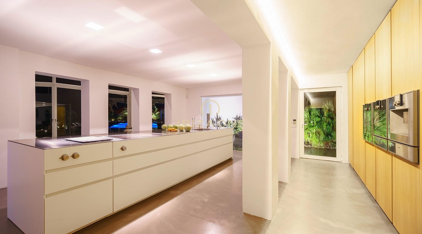 Exklusive Luxus-Designer-Villa zu verkaufen mit privatem Tennisplatz, riesigem Außenpool und Innenpool, Ibiza - Exklusive Luxus-Designer-Villa zu vermieten mit privatem Tennisplatz, riesigem Außenpool und Innenpool, Ibiza
