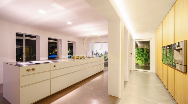 Villa de luxe exclusive à vendre avec court de tennis privé, immense piscine extérieure et piscine intérieure, Ibiza - Villa de luxe exclusive à louer avec court de tennis privé, immense piscine extérieure et piscine intérieure, Ibiza