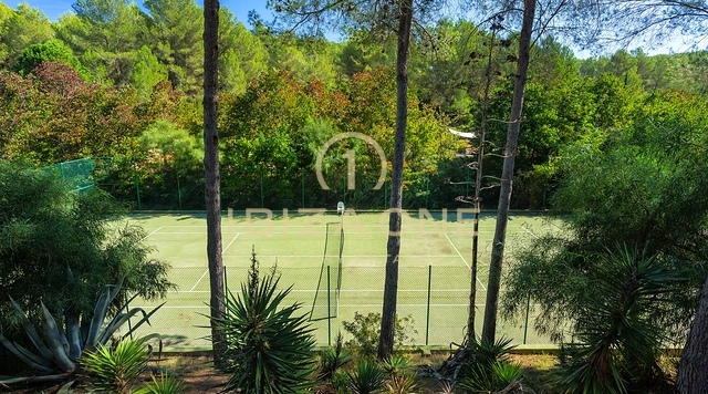 Exclusieve luxe designvilla te koop met privétennisbaan, enorm buitenzwembad en binnenzwembad, Ibiza - Exclusieve luxe designvilla te huur met privétennisbaan, enorm buitenzwembad en binnenzwembad, Ibiza