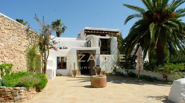 Propriété de luxe spectaculaire avec court de tennis, 18 chambres et vue sur Ibiza à vendre, Ibiza -
Propriété de luxe spectaculaire avec court de tennis, 18 chambres et vue sur Ibiza à louer, Ibiza