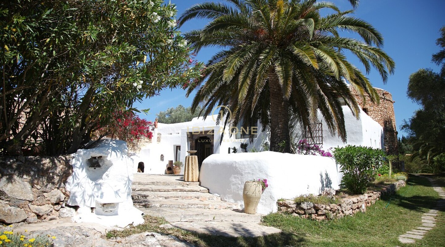 Spektakuläres Luxusanwesen mit Tennisplatz, 18 Schlafzimmern und Blick bis nach Ibiza zu verkaufen, Ibiza -
Spektakuläres Luxusanwesen mit Tennisplatz, 18 Schlafzimmern und Blick bis nach Ibiza zu vermieten, Ibiza