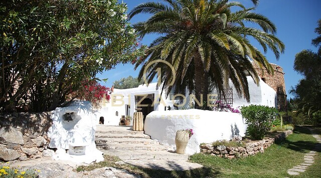 Spektakuläres Luxusanwesen mit Tennisplatz, 18 Schlafzimmern und Blick bis nach Ibiza zu verkaufen, Ibiza -
Spektakuläres Luxusanwesen mit Tennisplatz, 18 Schlafzimmern und Blick bis nach Ibiza zu vermieten, Ibiza