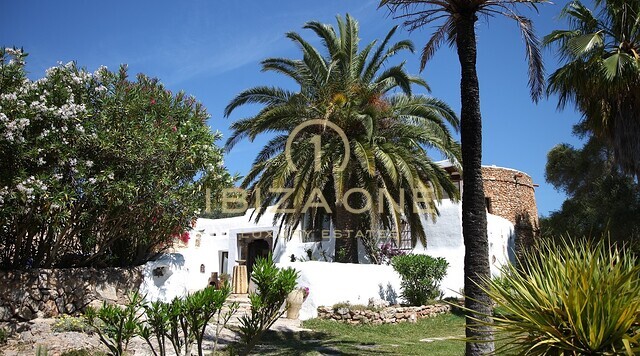 Spettacolare proprietà di lusso con campo da tennis, 18 camere da letto e vista su Ibiza in vendita, Ibiza -
Spettacolare proprietà di lusso con campo da tennis, 18 camere da letto e vista su Ibiza in affitto, Ibiza