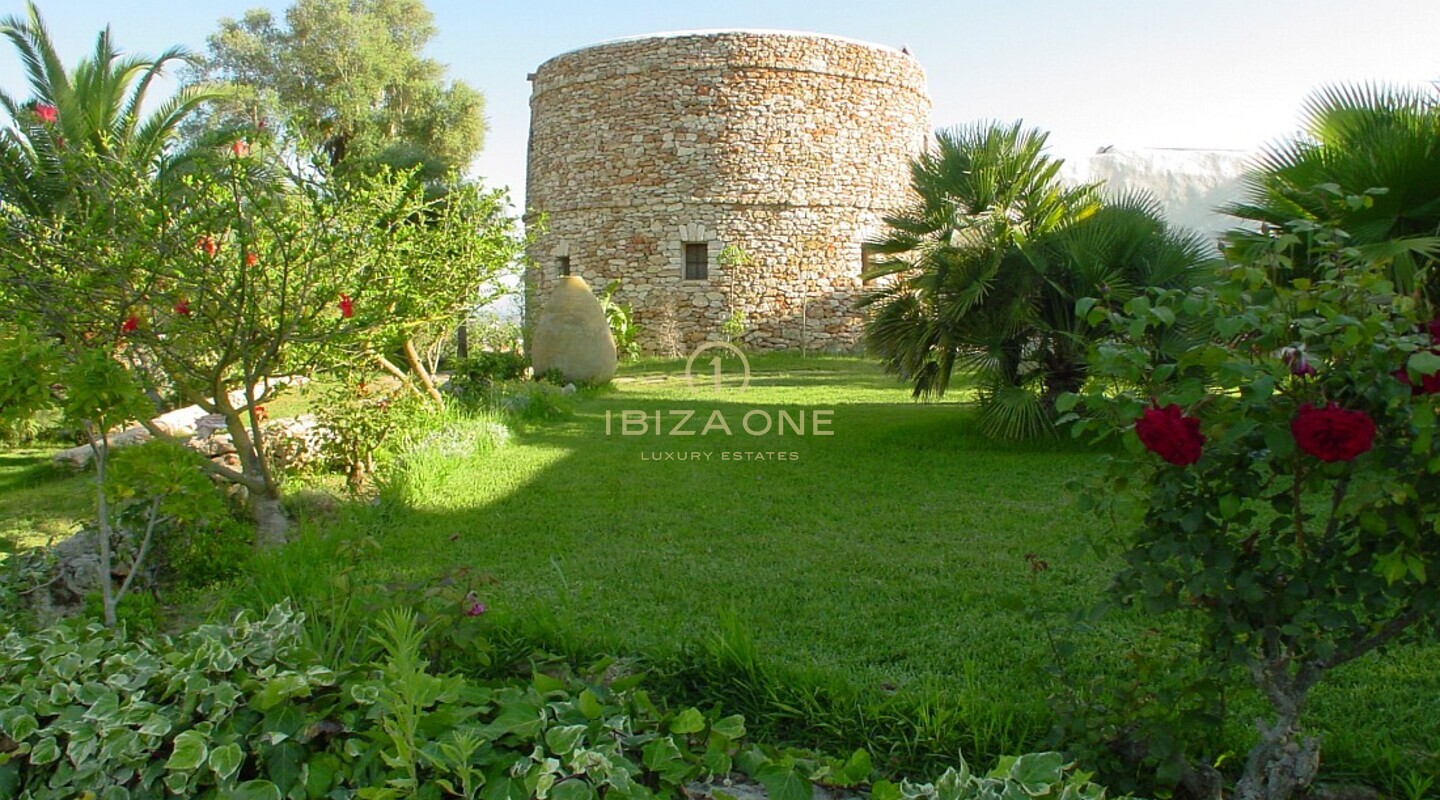 Spettacolare proprietà di lusso con campo da tennis, 18 camere da letto e vista su Ibiza in vendita, Ibiza -
Spettacolare proprietà di lusso con campo da tennis, 18 camere da letto e vista su Ibiza in affitto, Ibiza