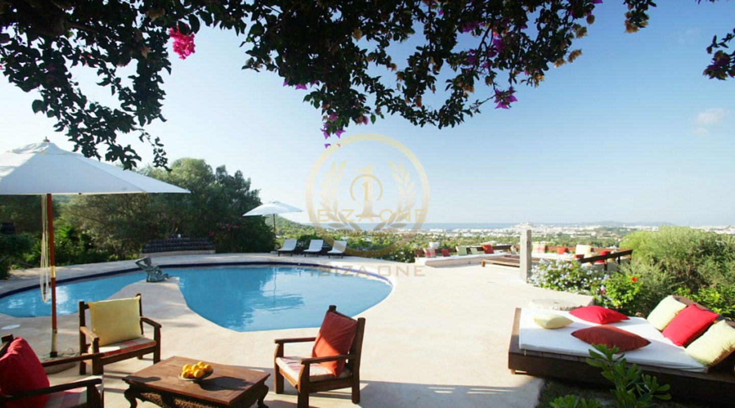 Propriété de luxe spectaculaire avec court de tennis, 18 chambres et vue sur Ibiza à vendre, Ibiza -
Propriété de luxe spectaculaire avec court de tennis, 18 chambres et vue sur Ibiza à louer, Ibiza