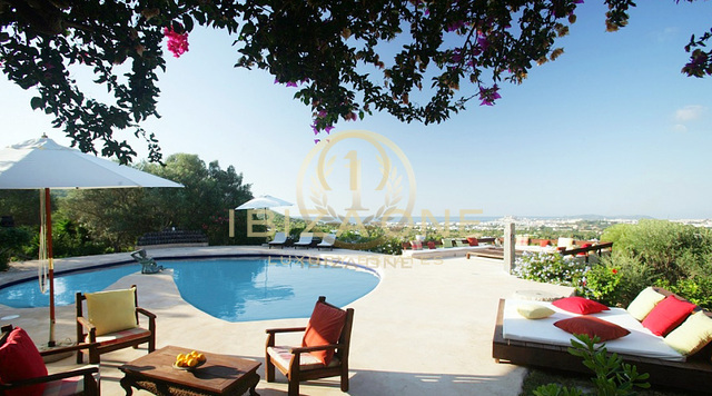 Spettacolare proprietà di lusso con campo da tennis, 18 camere da letto e vista su Ibiza in vendita, Ibiza -
Spettacolare proprietà di lusso con campo da tennis, 18 camere da letto e vista su Ibiza in affitto, Ibiza
