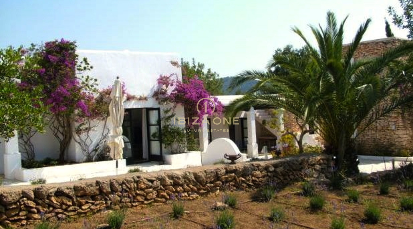 Luxe en prachtige originele finca dichtbij de golfbaan te koop, Ibiza - Luxe en prachtige originele finca dichtbij de golfbaan te huur, Ibiza