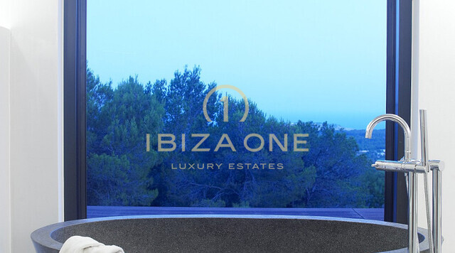 Villa de luxe et moderne dans un endroit isolé et une vue imprenable à louer, Ibiza - Villa de luxe et moderne dans un endroit isolé et une vue imprenable à vendre, Ibiza