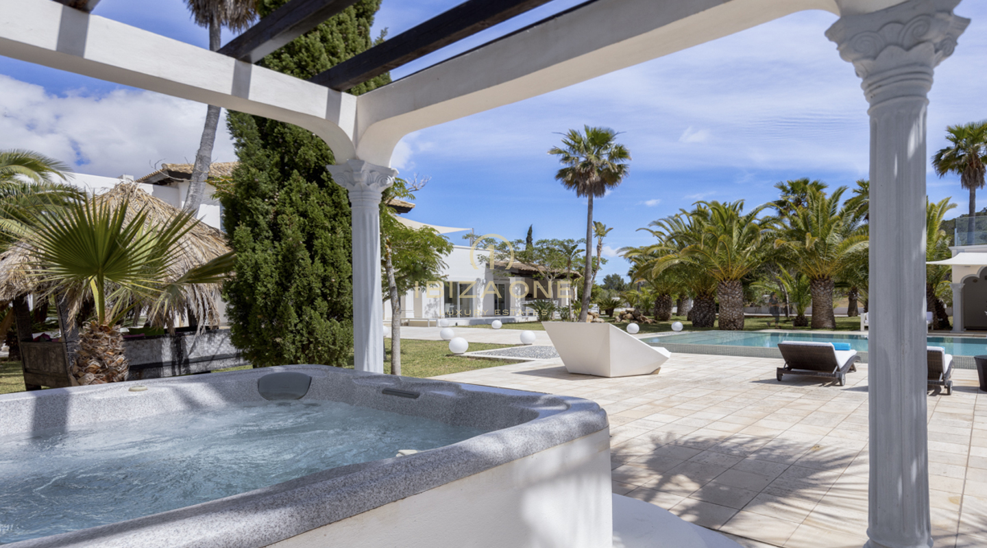 Außergewöhnliche Luxusvilla in Cala Jondal, in der Nähe von Blue Marlin, zu verkaufen, Ibiza – Luxusvilla zu vermieten, Ibiza