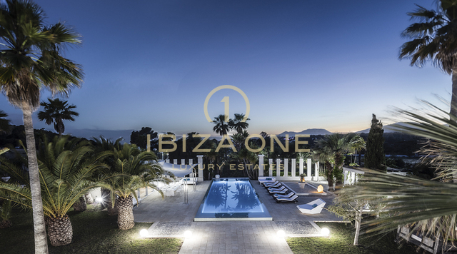 Außergewöhnliche Luxusvilla in Cala Jondal, in der Nähe von Blue Marlin, zu verkaufen, Ibiza – Luxusvilla zu vermieten, Ibiza
